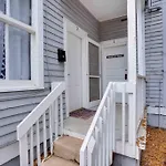 Cozy 1 Bed Historic Elmwood Park-Centennial House