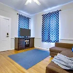 Cozy 1 Bed Historic Elmwood Park-Centennial House