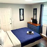 Renovated Cottage Mins From Hospital, Downtown, Ft Jackson, Stadium & State Fair