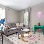 Cozy 1 Bed Apt Near Five Points! Bring Your Pets!