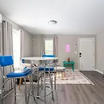 Cozy 1 Bed Apt Near Five Points! Bring Your Pets!