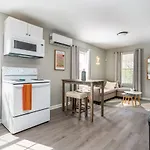 Vibrant 1 Bed Apt Near Downtown Cola!