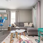 Cozy 1 Bed Apt Near Five Points! Bring Your Pets!