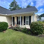 3Br Convenient Columbia Retreat!