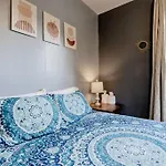 Walk To Usc Devine Street - Cool Blue Bungalow