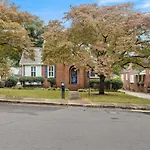 Lush 4Br On Lincoln