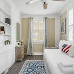 Lush 4Br On Lincoln