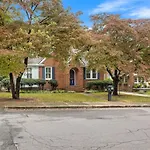 Lush 4Br On Lincoln