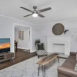 Pristine 3Br-Centrally Located