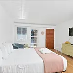 The Rainbow Room - Studio Apt