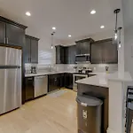 New Modern Townhome - Right - Families Welcome