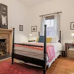 Queen Anne Travelers Apartment