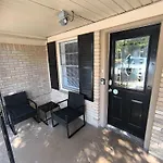 Adorable On Taylor-15 Mins To Downtown--- Front Unit