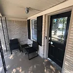 Adorable On Taylor-15 Mins To Downtown--- Front Unit