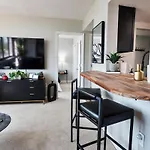 Modern Condo Closest To The University Of Sc