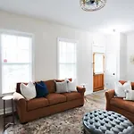 Pink House With Game Room - 3Br