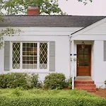 Dogwood Cottage Sleeps 10