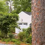 Dogwood Cottage Sleeps 10