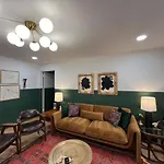 The Scholar Suite With 1 King