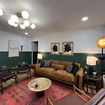 The Scholar Suite With 1 King