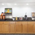 Days Inn & Suites By Wyndham Se Columbia Ft Jackson