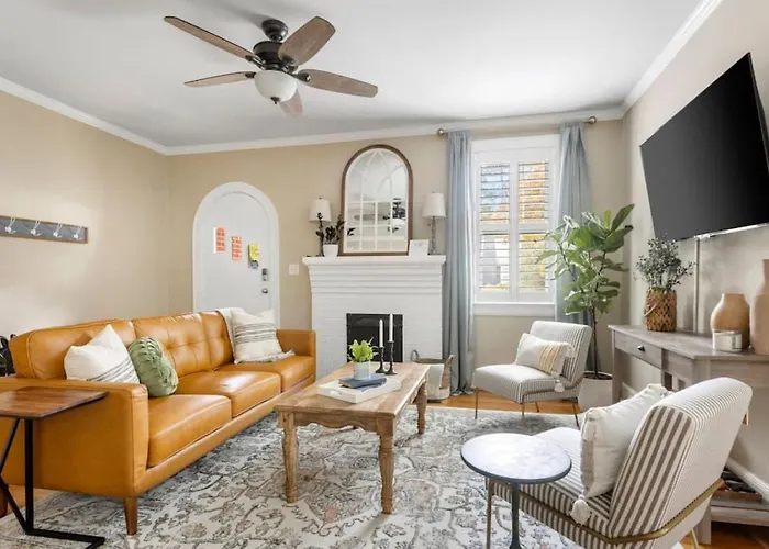 Lush 4Br On Lincoln