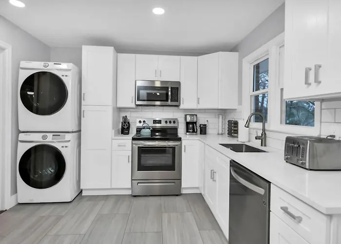 Pristine 3Br-Centrally Located