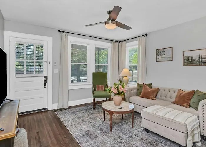 Revamped 3Br Oasis - Forest Dr