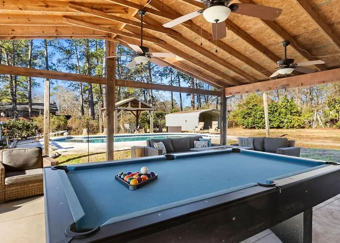 Spacious Oasis With Pool - 5Br