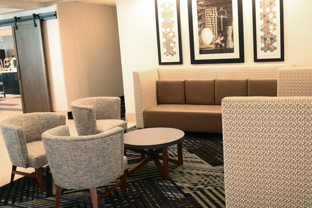 Hotel Express & Columbia-i-26 @ Harbison Blvd By Ihg Columbia