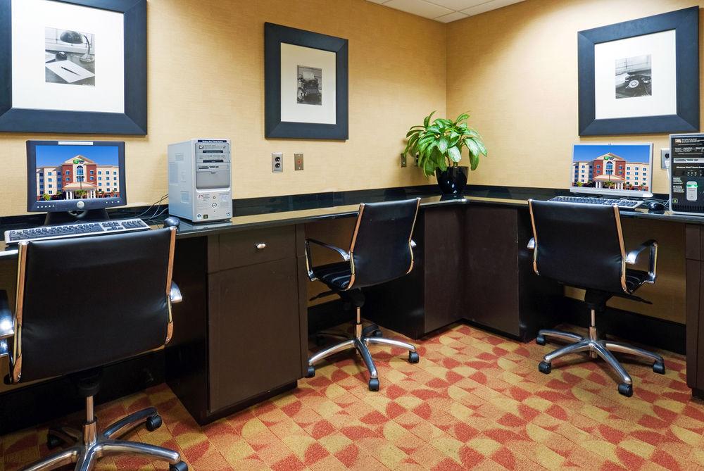 Holiday Express & Columbia-fort Jackson By Ihg Columbia