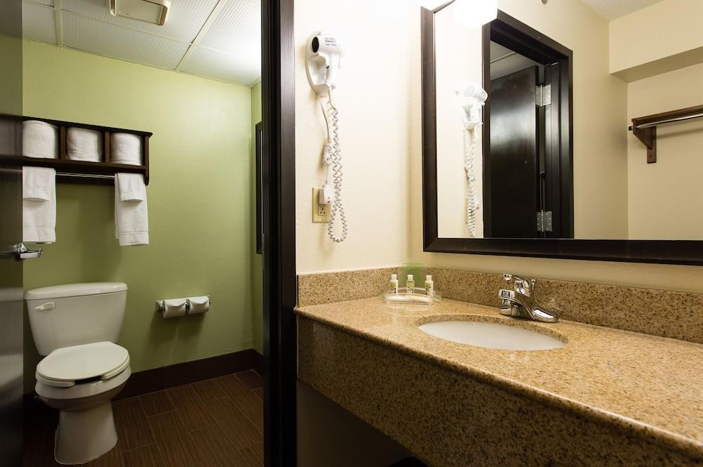 Hilton Garden Airport, Sc 3*