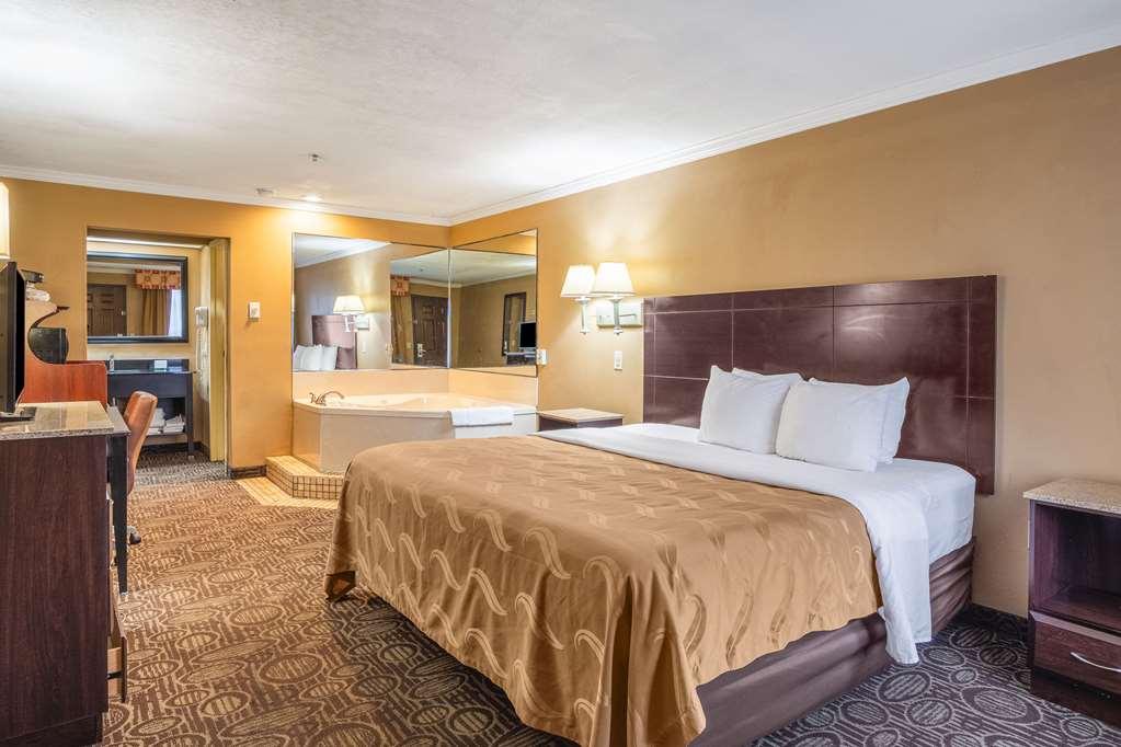 Quality And Ft Jackson Maingate Hotel
