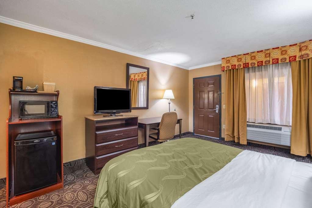 Quality And Ft Jackson Maingate Hotel 3*