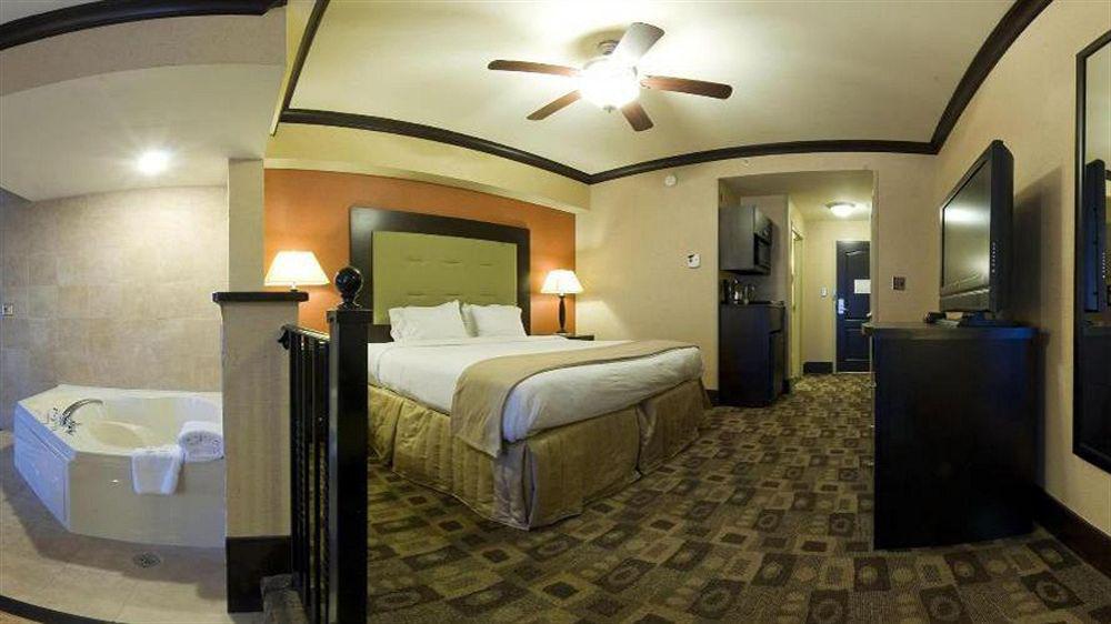 Holiday Express & Columbia-fort Jackson By Ihg 2*