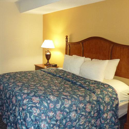 Days & By Wyndham Se Ft Jackson Hotel Columbia