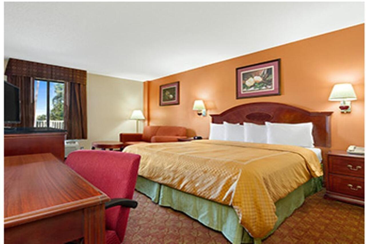 Ramada Limited - Hotel