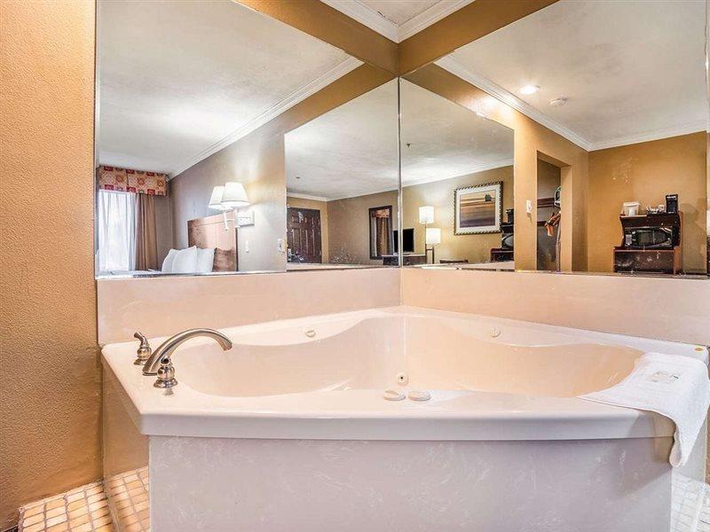 Quality And Ft Jackson Maingate Hotel Columbia