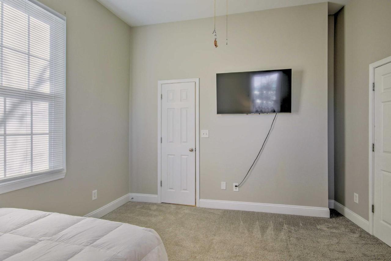With Spacious Yard Less Than 2 Mi To Dtwn