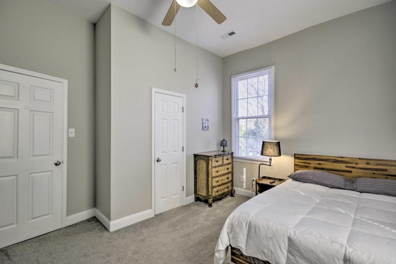 With Spacious Yard Less Than 2 Mi To Dtwn Columbia