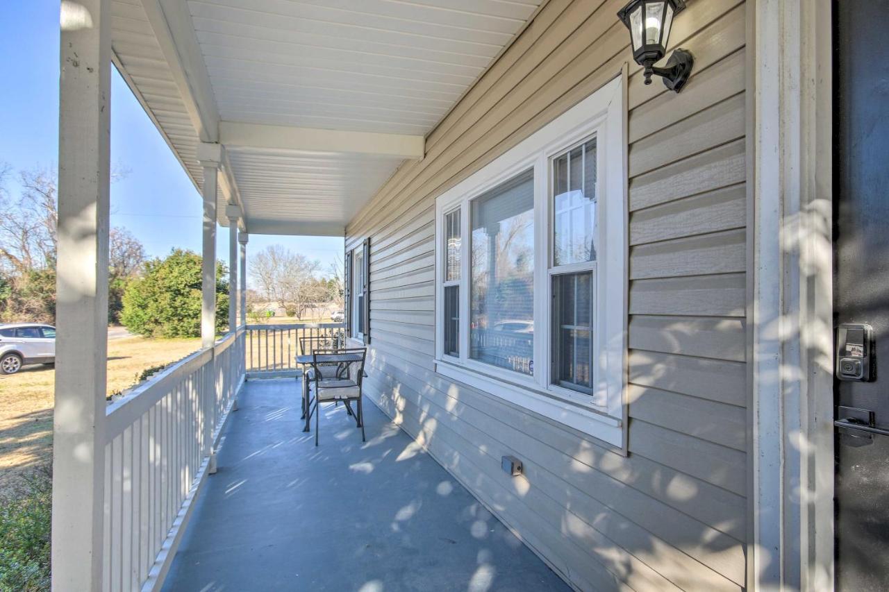 With Spacious Yard Less Than 2 Mi To Dtwn Columbia