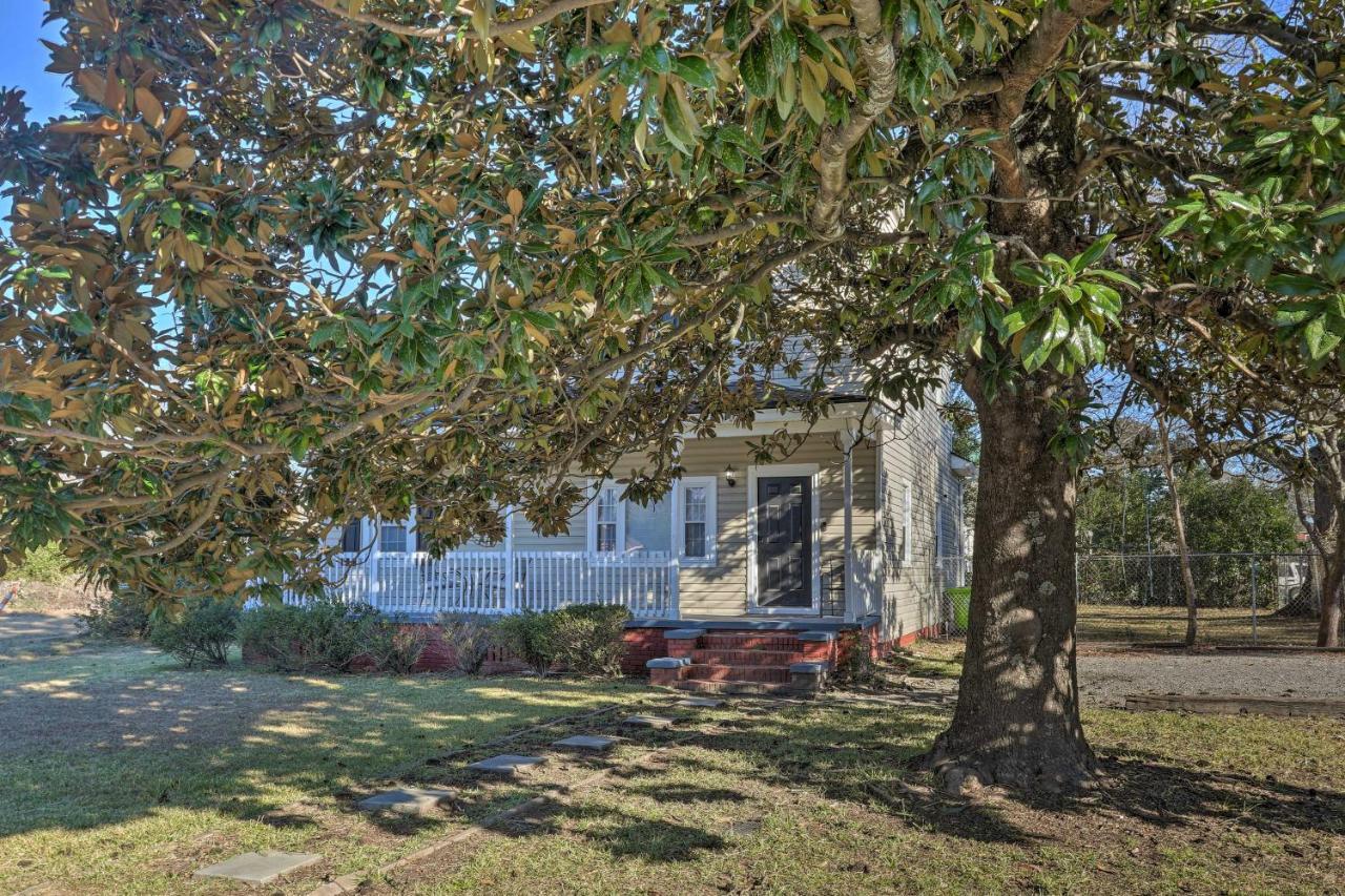 With Spacious Yard Less Than 2 Mi To Dtwn Columbia