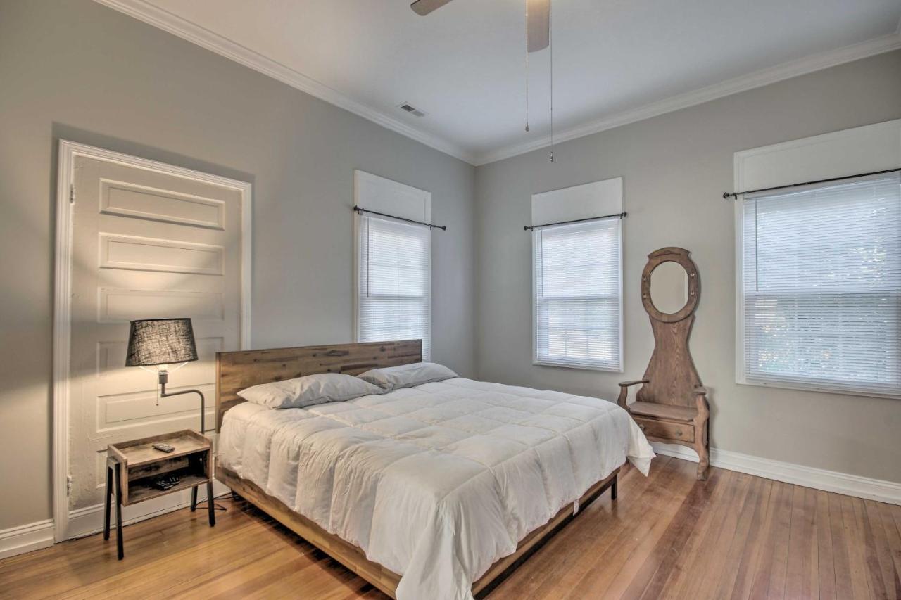 With Spacious Yard Less Than 2 Mi To Dtwn Columbia