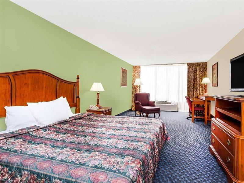 Days & By Wyndham Se Ft Jackson Hotel Columbia