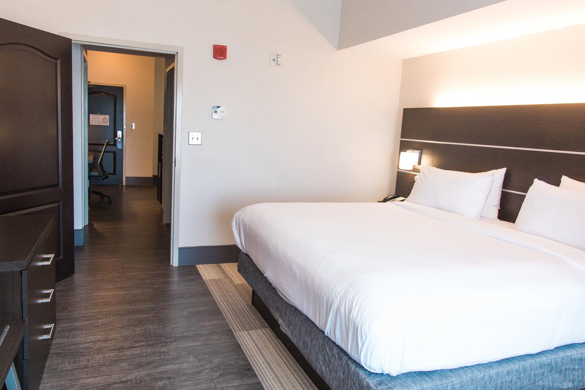Holiday Express & Columbia-fort Jackson By Ihg Hotel Columbia