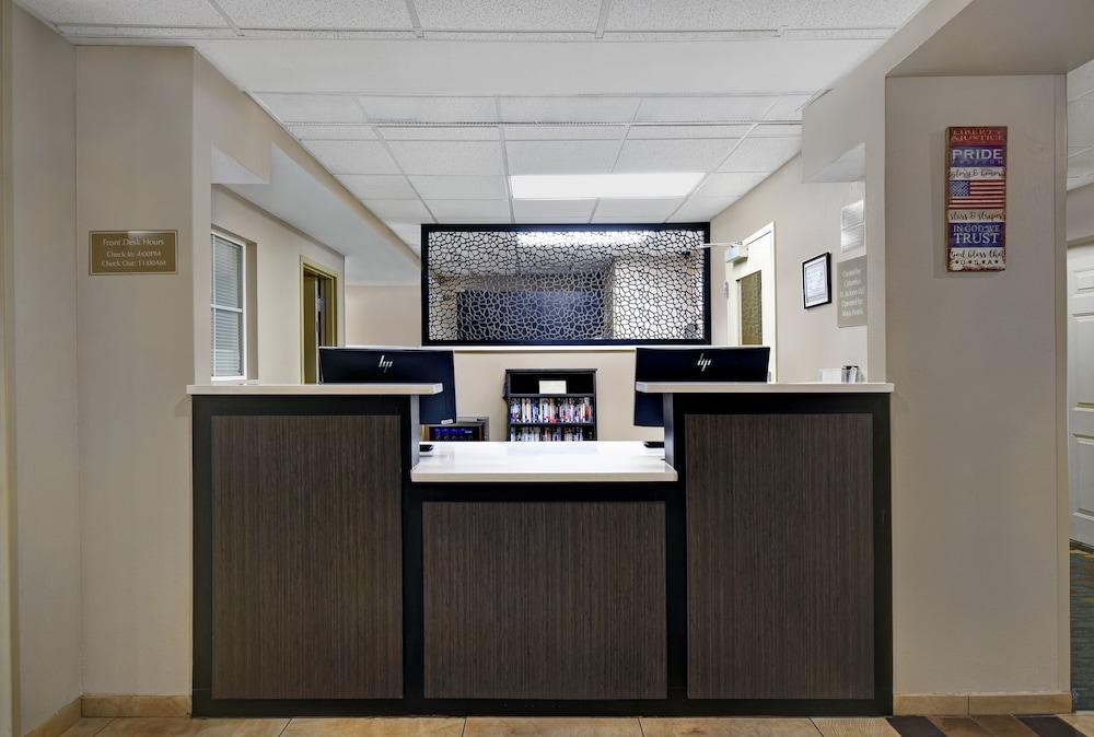 Candlewood Columbia-fort Jackson By Ihg Hotel Columbia