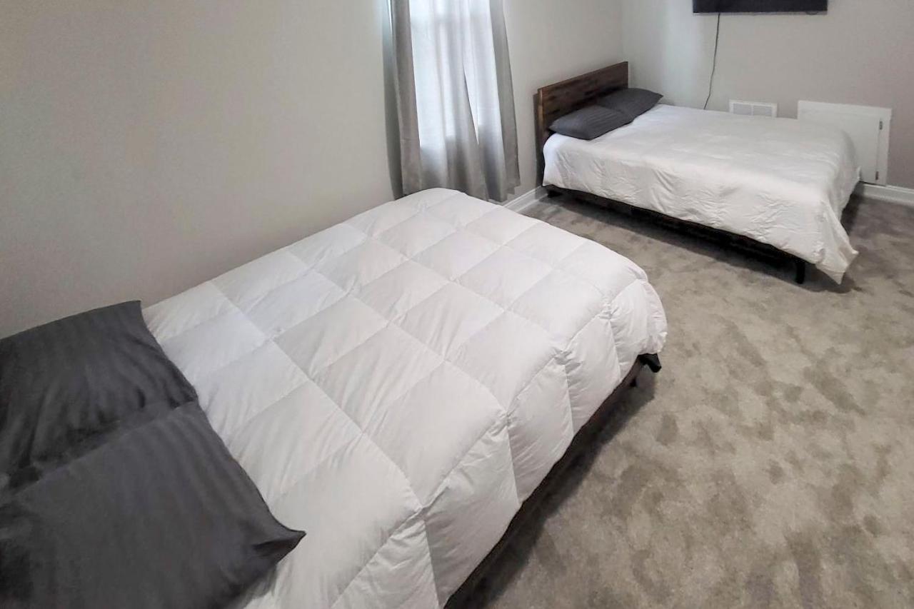 With Spacious Yard Less Than 2 Mi To Dtwn Holiday home *
