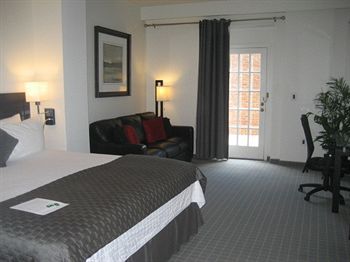 The At Claussens Hotel 3*