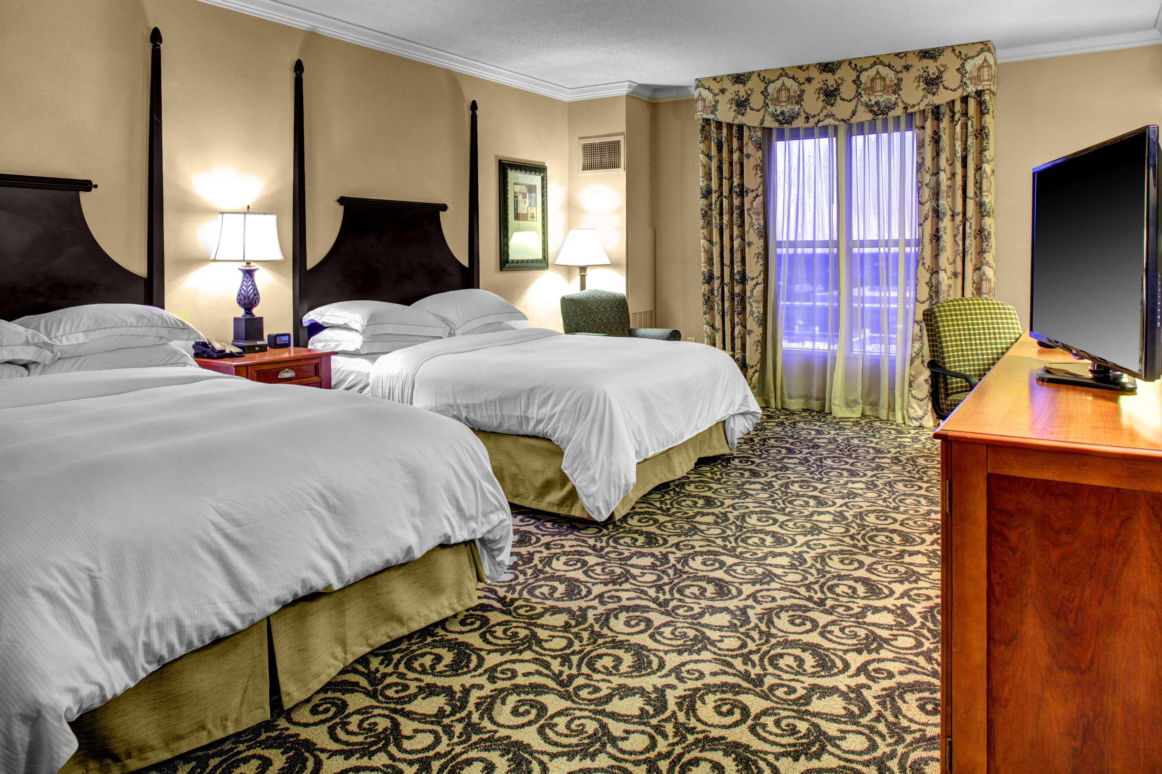 Hilton Center Hotel 4*