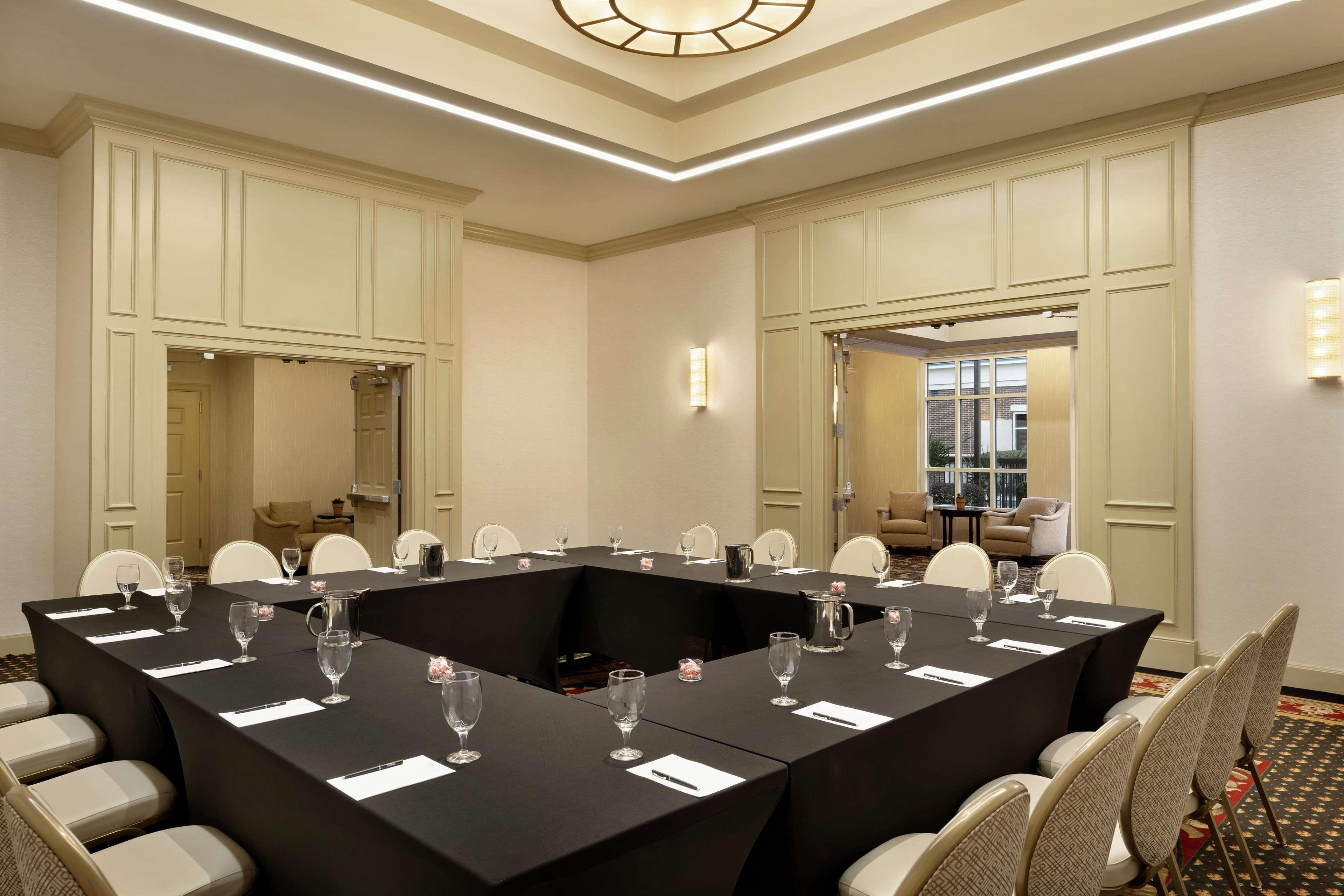 Hilton Center Hotel 4*
